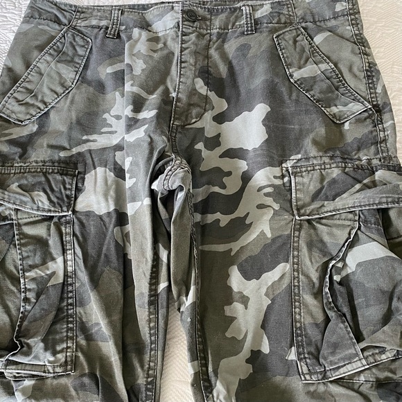 Men’s Old Navy Camouflage Cargo Pants 36x32 - Picture 4 of 6